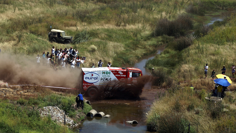 Illustration for article titled The Dakar Race Looks Pretty Much Like A Post-Apocalyptic Hellscape